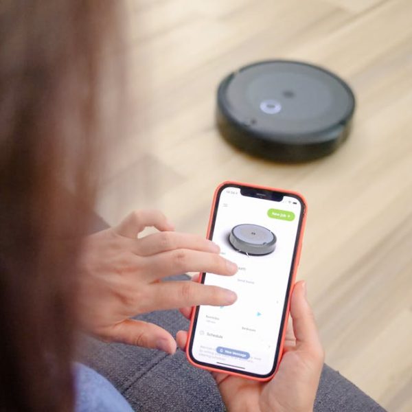 How to Use a Vacuum Cleaner as a Blower: Reverse Airflow Tips