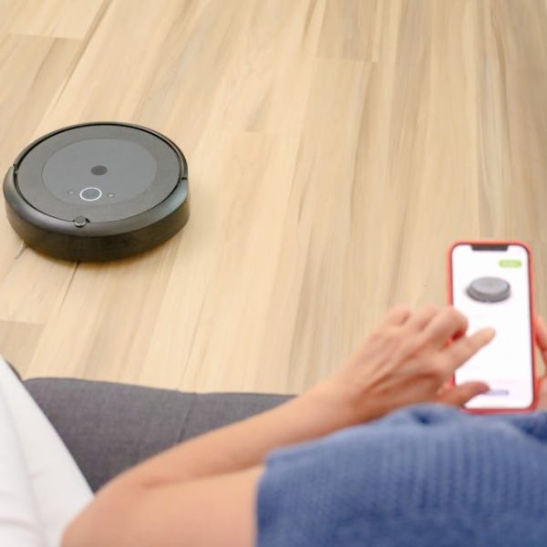 Why is My Roomba Blinking Orange or Flashing Red? Find Out!