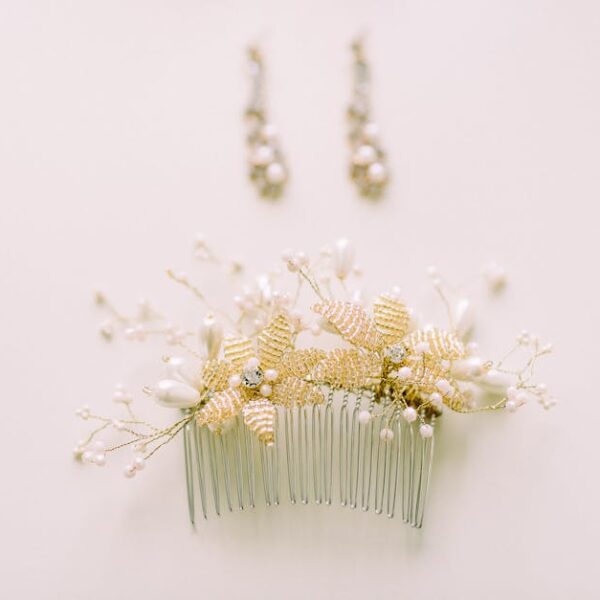 Effortless Tips: Easily Clean Combs and Brushes