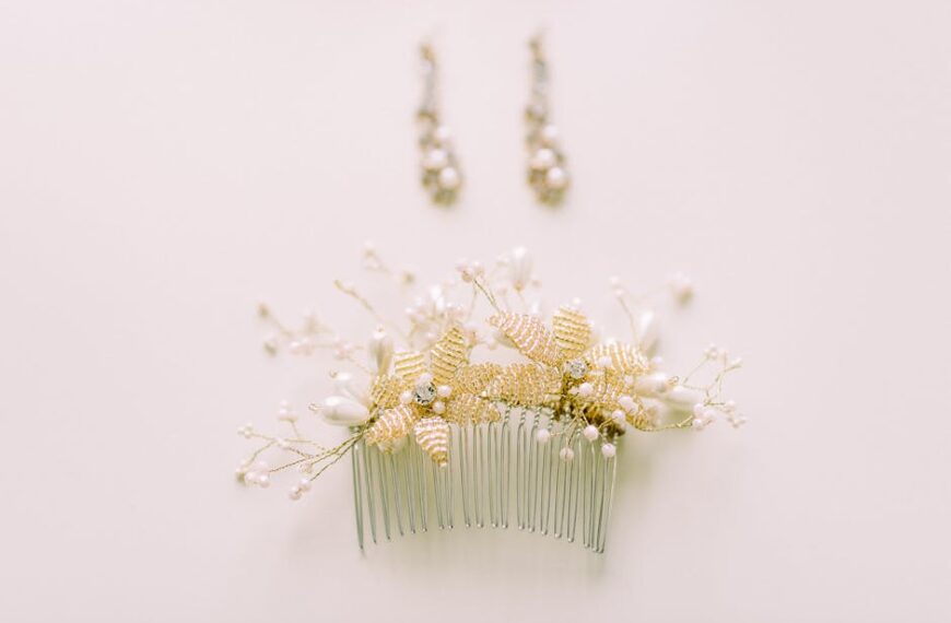 Effortless Tips: Easily Clean Combs and Brushes