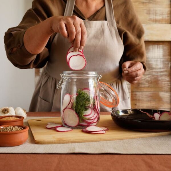 Effortlessly Clean Your Bathroom: Vinegar and Baking Soda Guide