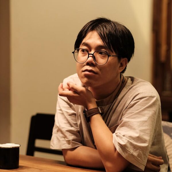 Top Tips to Effectively Remove Coffee Stains from White Shirt Sleeves